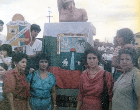El busto de Antonio Villavicencio en la Plaza de Banderas